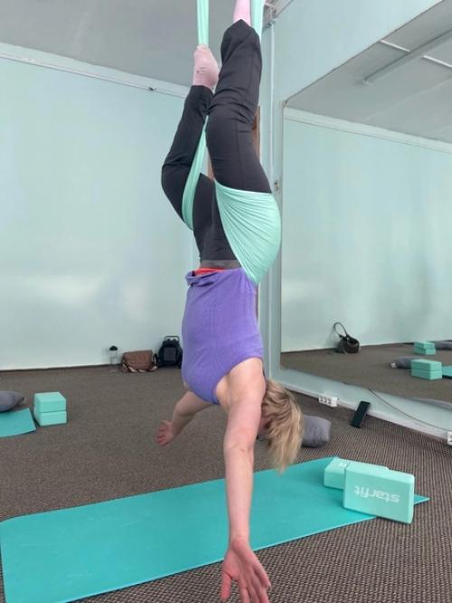 Снять напряжение, улучшить пластику, побороть страхи - в этом нам помог фитнес в гамаке! 02