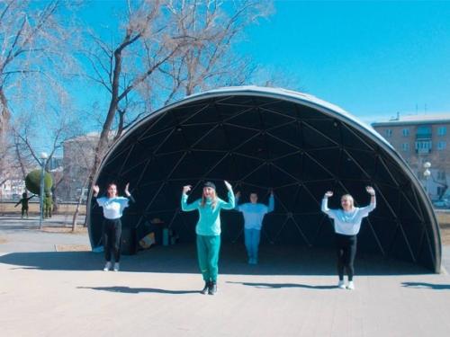 Студенты колледжей района приняли участие во флешмобе Космическая Зарядка. 04 Студенты колледжей района приняли участие во флешмобе Космическая Зарядка. 04