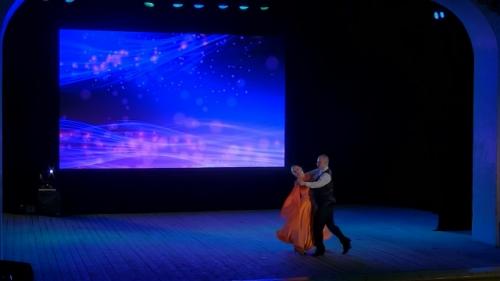 Под овации и аплодисменты зрителей в стенах дома культуры им. 06 Под овации и аплодисменты зрителей в стенах дома культуры им. 06