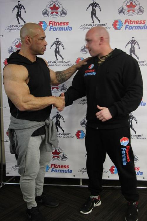С 17 по 19 апреля Кевин левроне посетил Екатеринбург, в рамках тура по сети магазинов спортивного питания Fitness Formula. 05