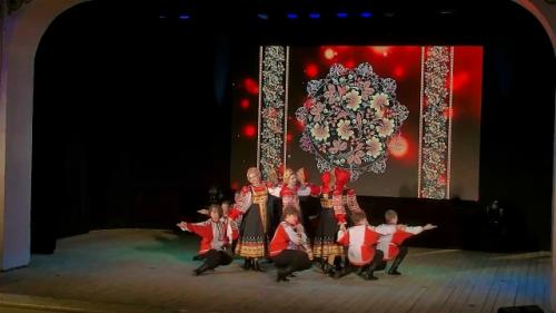 Под овации и аплодисменты зрителей в стенах дома культуры им. 01 Под овации и аплодисменты зрителей в стенах дома культуры им. 01