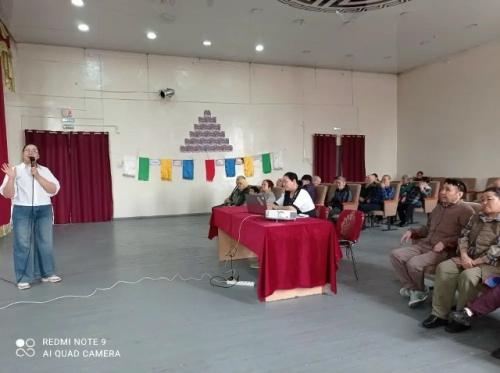 Библиотекари для пожилых занятие по фейсбилдингу провели. 02