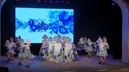 Под овации и аплодисменты зрителей в стенах дома культуры им. 03 Под овации и аплодисменты зрителей в стенах дома культуры им. 03