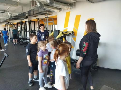 В рамках реализации проекта Мы Выбираем Спорт воспитанники подготовительной группы васильки сходили на экскурсию в фитнес клуб Plaza. 03