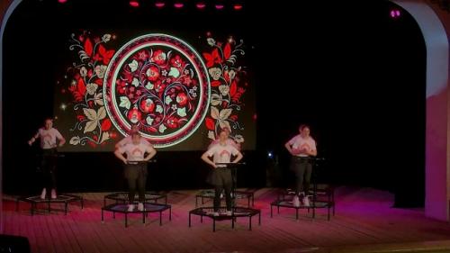 Под овации и аплодисменты зрителей в стенах дома культуры им. 09 Под овации и аплодисменты зрителей в стенах дома культуры им. 09