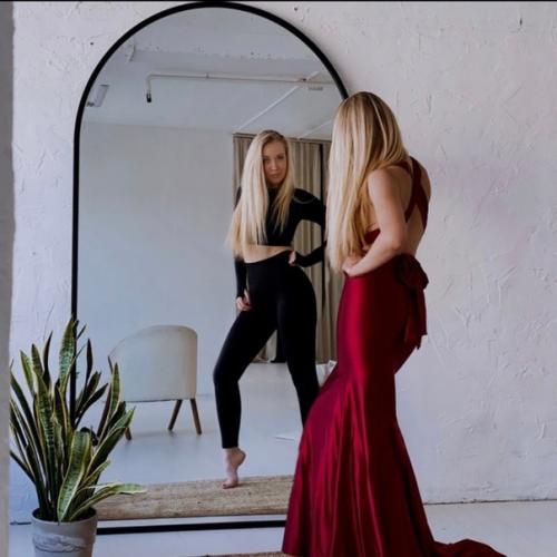 Чтобы шикарно выглядеть в платье, надо полюбить спортивные треники. 04 Чтобы шикарно выглядеть в платье, надо полюбить спортивные треники. 04