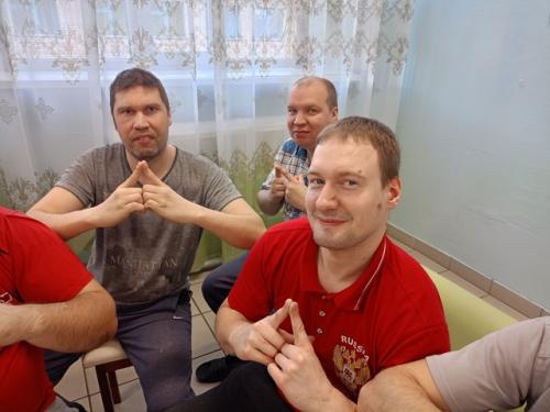 Хасты - специальные позы для рук, не только поднимают настроение, но и помогают снять напряжение, что особенно актуально в конце рабочей недели. 06