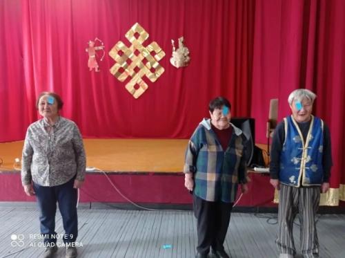 Библиотекари для пожилых занятие по фейсбилдингу провели. 05