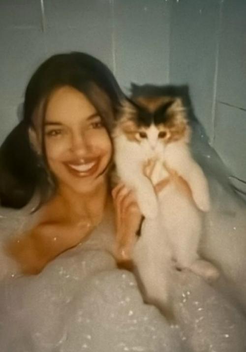 Ирина шейк архивные фото из своей молодости показала. 04