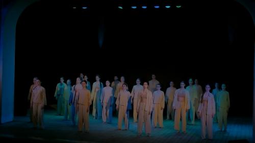 Под овации и аплодисменты зрителей в стенах дома культуры им. 02 Под овации и аплодисменты зрителей в стенах дома культуры им. 02