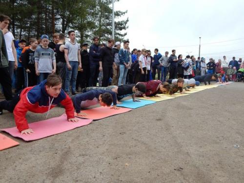 Уфимцы Рекорд Победы по отжиманию побили. 07 Уфимцы Рекорд Победы по отжиманию побили. 07