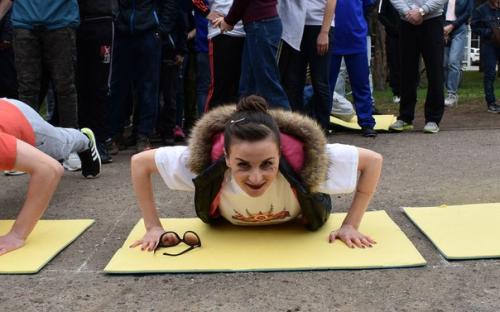 Уфимцы Рекорд Победы по отжиманию побили. 01 Уфимцы Рекорд Победы по отжиманию побили. 01