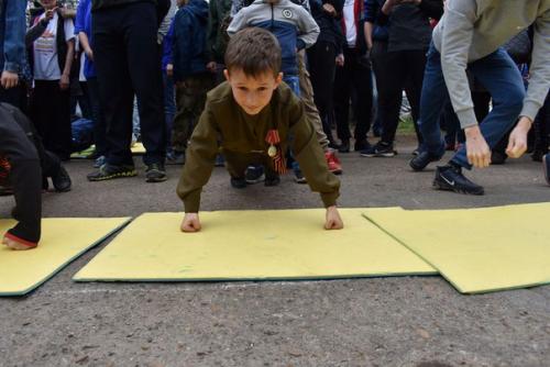Уфимцы Рекорд Победы по отжиманию побили. 03 Уфимцы Рекорд Победы по отжиманию побили. 03