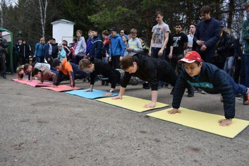 Уфимцы Рекорд Победы по отжиманию побили. 02 Уфимцы Рекорд Победы по отжиманию побили. 02