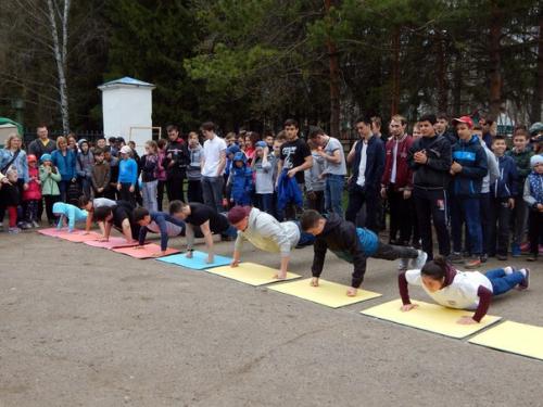 Уфимцы Рекорд Победы по отжиманию побили. 09 Уфимцы Рекорд Победы по отжиманию побили. 09