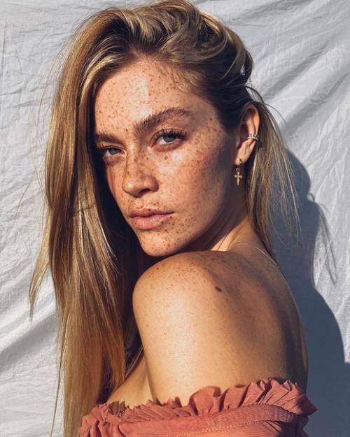 Необычная девушка!  Её всю жизнь называли некрасивой, но она доказала обратное став известной моделью! 03