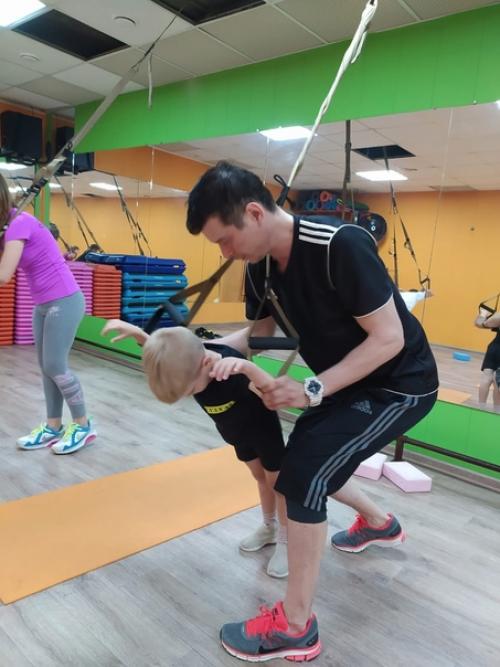 Этот популярный вид фитнес - тренировки интересен не только взрослым, но и детям. 01