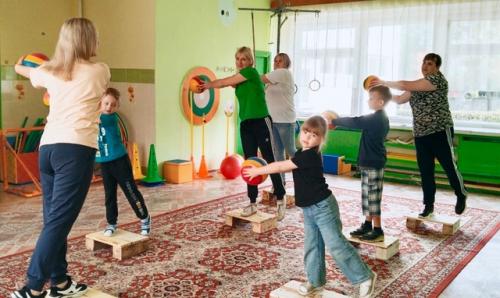 Совместная детско - родительская аэробика Фитнес с Мамой. 01