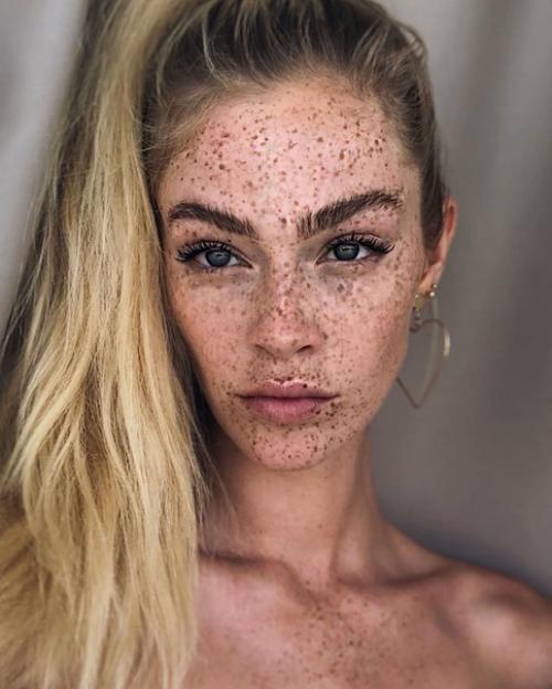 Необычная девушка!  Её всю жизнь называли некрасивой, но она доказала обратное став известной моделью! 05