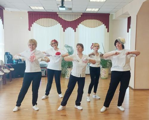 В рамках празднования дня России в большом зале социально - досугового отделения - 2 состоялось праздничное мероприятие Россия - родина моя! 06