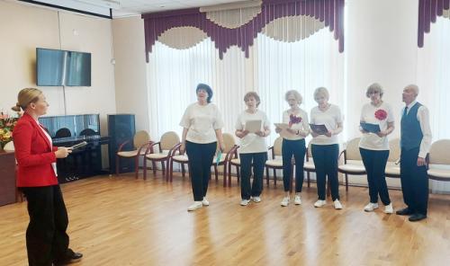 В рамках празднования дня России в большом зале социально - досугового отделения - 2 состоялось праздничное мероприятие Россия - родина моя! 02