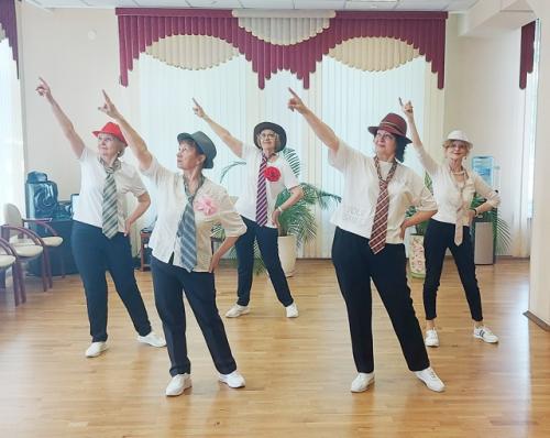 В рамках празднования дня России в большом зале социально - досугового отделения - 2 состоялось праздничное мероприятие Россия - родина моя! 05