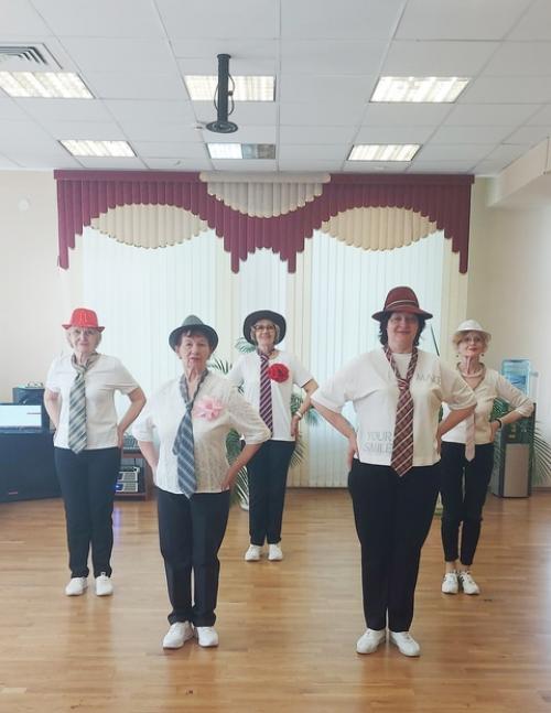 В рамках празднования дня России в большом зале социально - досугового отделения - 2 состоялось праздничное мероприятие Россия - родина моя! 04