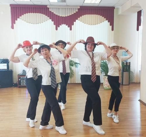 В рамках празднования дня России в большом зале социально - досугового отделения - 2 состоялось праздничное мероприятие Россия - родина моя! 01