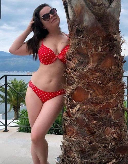 Наташа королева всегда занимается спортом, чтобы быть в прекрасной форме! 03