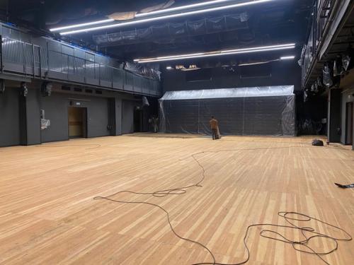 Чего скрывать?  Конечно, я очень люблю это время в театре, когда вдруг воцаряется звенящая тишина. 08