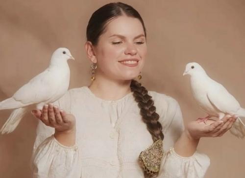 Общение Папы с Варварой Происходит Редко: первая жена Shaman рассказала, как живет с 12-летней дочерью. 01