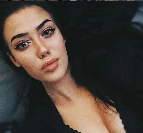 Она похудела вдвое и стала спортивной моделью. 03