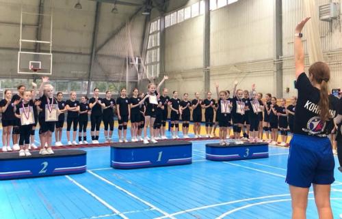 Совершенно случайно попали на сборы по фитнес - аэробике и чир - спорту. 04