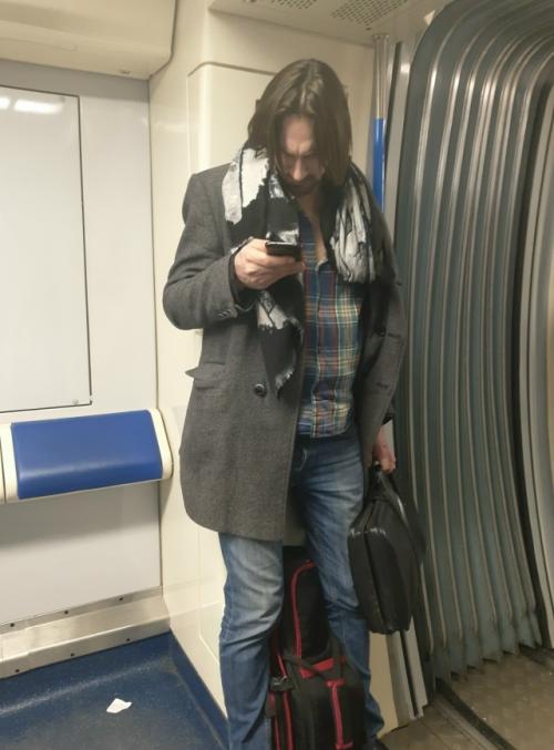 Киану ривз - один из тех, кто ломает стереотипы о голливудских звёздах. 04