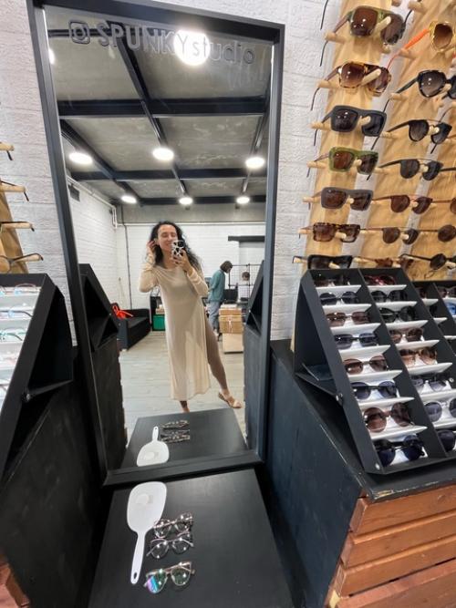 Пришла чинить свои любимые кошачьи очки и примерить новинки, пожалуй, в следующий раз вернусь за этими. 03