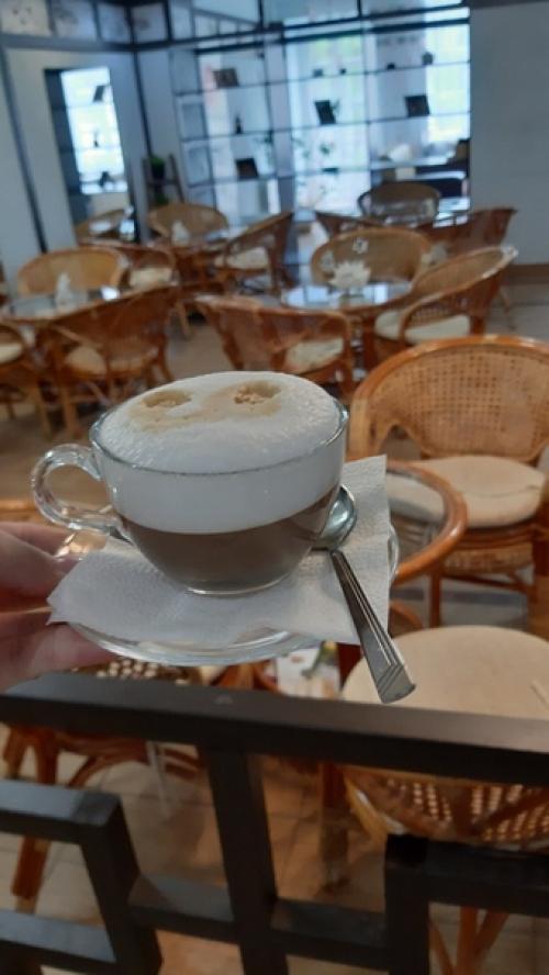 В связи с расширением штата мы ищем в свою команду позитивную, яркую и любящую улыбаться личность! 01