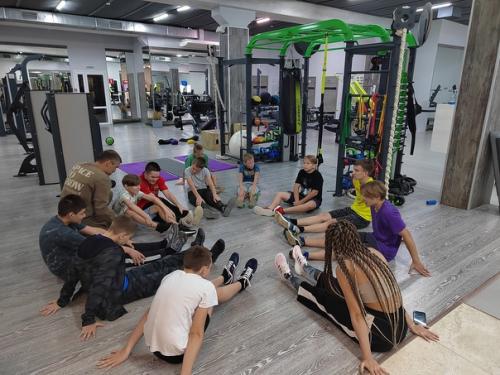 Ребята 7 б класса свой день здоровья провели в фитнес клубе. 04