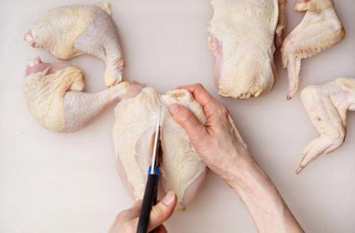 Как разделать курицу при помощи ножниц. 02 Как разделать курицу при помощи ножниц. 02