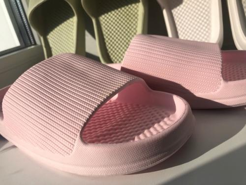 Наши шлёпанцы - прекрасный подарок себе, а так - же родным и близким. 01