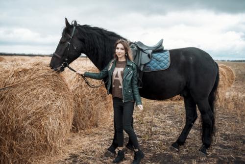 Женский конный спорт: избавление от стресса и каллорий. 01