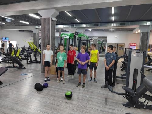 Ребята 7 б класса свой день здоровья провели в фитнес клубе. 03
