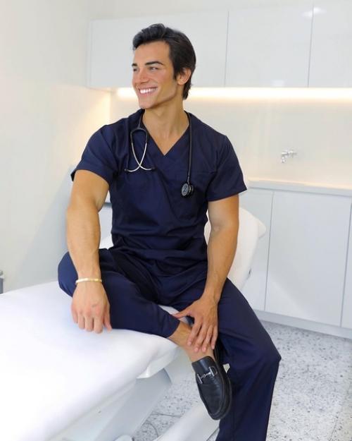 Какой спортивный доктор! 02