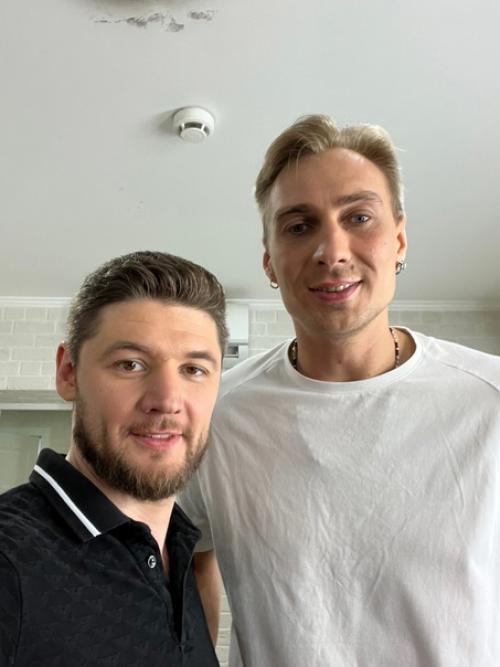 Вчера на принял участие в передаче на ТВЦ, программа с Екатериной колокольцевой (ведущая) и актером Владом шкляев - корсунский. 01