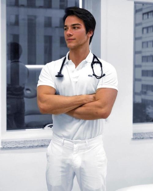 Какой спортивный доктор! 04