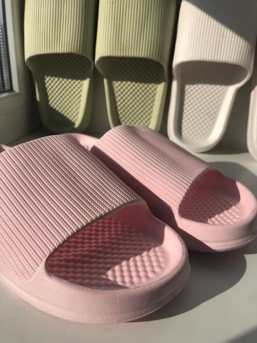 Наши шлёпанцы - прекрасный подарок себе, а так - же родным и близким. 02