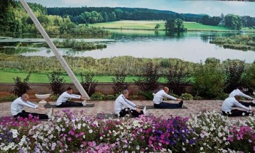 Гимнастика - это один из наиболее популярных видов физической культуры. 02