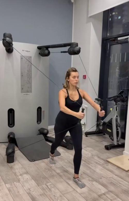 Регина тодоренко - в зале без скидок на материнство. 01