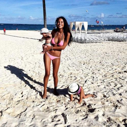 Оксана самойлова тренируется 3-4 раза в неделю в спортзале. 01