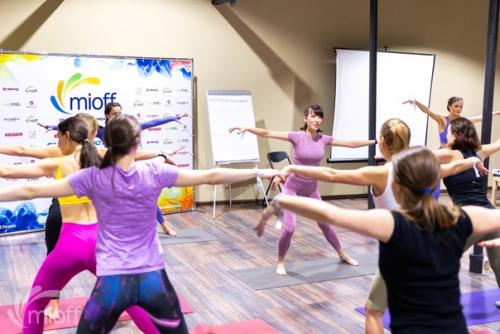 Ходила на днях на пилатес в фитнес клуб, название говорить не буду скажу только что это довольно большая и известная сеть фитнес клубов. 02