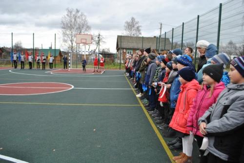 23 октября в мкуо Чертовищенская Основная Школа состоялось тожественное открытие новой многофункциональной спортивной площадки. 03